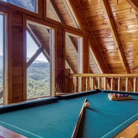 Majestic Mountain View - Great Location! - Convenient To Everything! Cabin